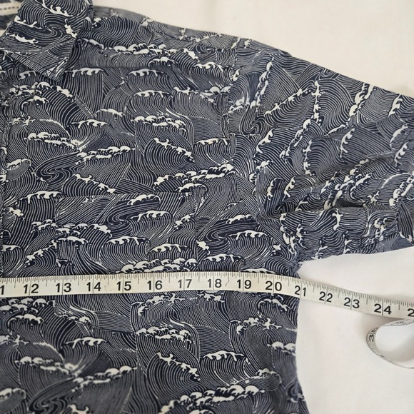 VSTR Premium Mens Medium Button Up Shirt Navy Blue Wave Print Cotton Resort wear - Picture 6 of 8